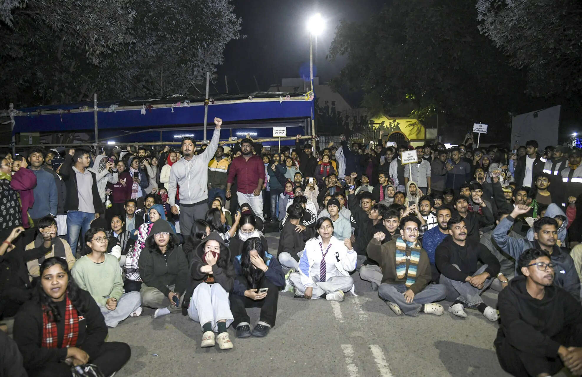 <p>Tezpur University United Forum (TUUF), a joint platform of students, teachers and non-teaching staffers, expressed disappointment that even after 100 consecutive days of peaceful protest, no concrete resolution or actionable assurance had been provided to remove the VC.<span class