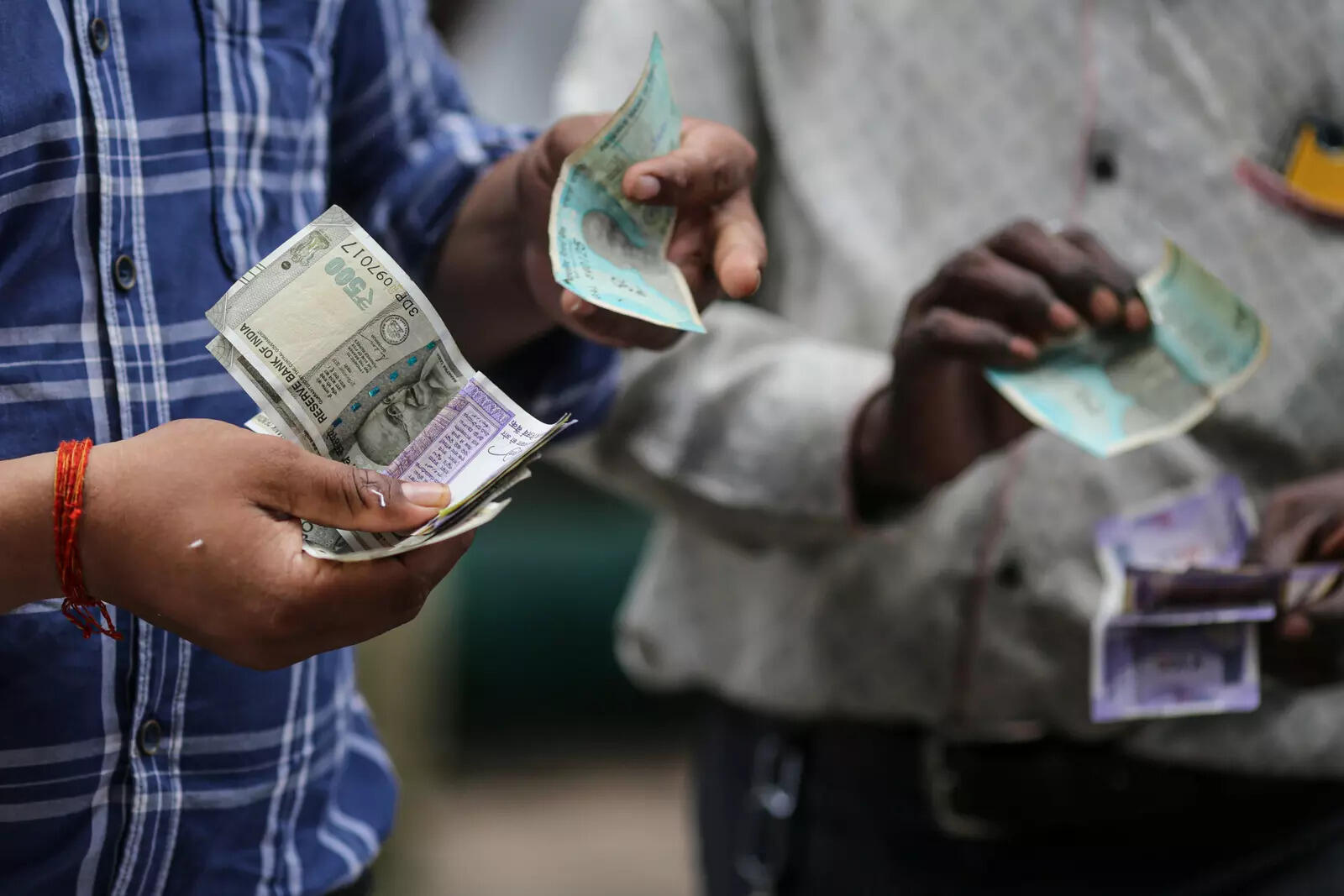 <p>The rupee, Asia’s worst performer this year, weakened past the closely watched 91-per-dollar mark to an all-time low in December before recovering on central bank interventions.<br></p>