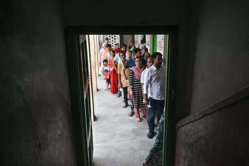 <p>Some women officers said they restrict water intake on polling day to avoid using washrooms, though they acknowledged it is not an ideal option during a long work shift</p>