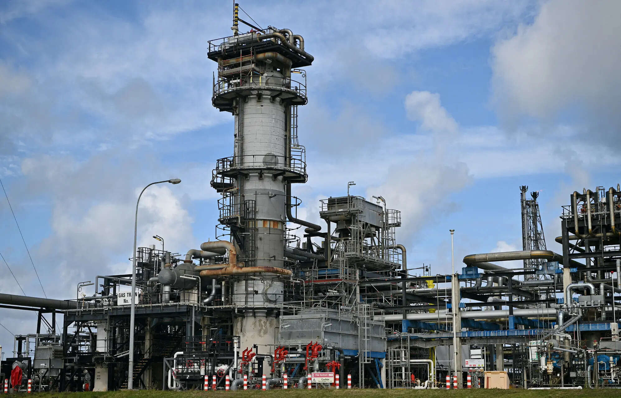 <p>Indian Gas Exchange is expanding its offerings with one-year and two-year natural gas contracts, pending regulatory approval. </p>