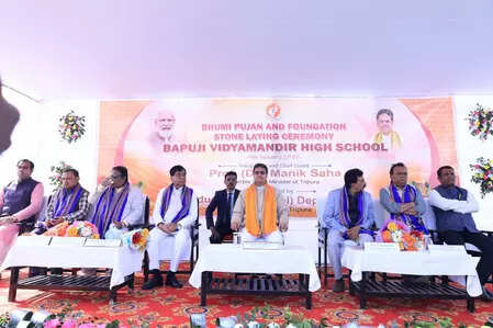 <p>Calling for collective efforts to build a new Tripura, the Chief Minister underscored the importance of continuous learning</p>