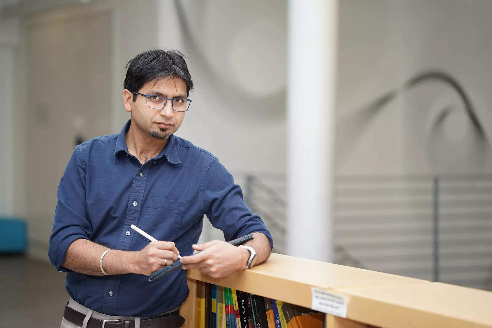 

<p>सुशांत सचदेवा ने भारत से बड़े आधार मॉडल पर अमेरिका और चीन के साथ प्रतिस्पर्धा करने के बजाय स्थानीय भाषाओं के लिए एआई मॉडल पर ध्यान केंद्रित करने का आग्रह किया। </p>
<p>“/><figcaption class=