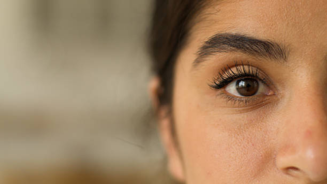 <p>The victim's father alleged that instead of taking responsibility, the principal hurled abuses and threatened to kill him. The girl's father then filed a complaint at the police station.<br></p>