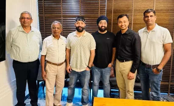 ​From L-R: Srikanth Sivaraman (SNAM Group Director), Muralidhar Dhuddu (SNAM Group), Taranjeet Singh Chhabra (Founder, Neemans), Amar Preet Singh (Founder, Neemans), Adhvith Dhuddu (Managing Partner, SNAM Solutions), Sumit Maloo (CFO, Neemans)​