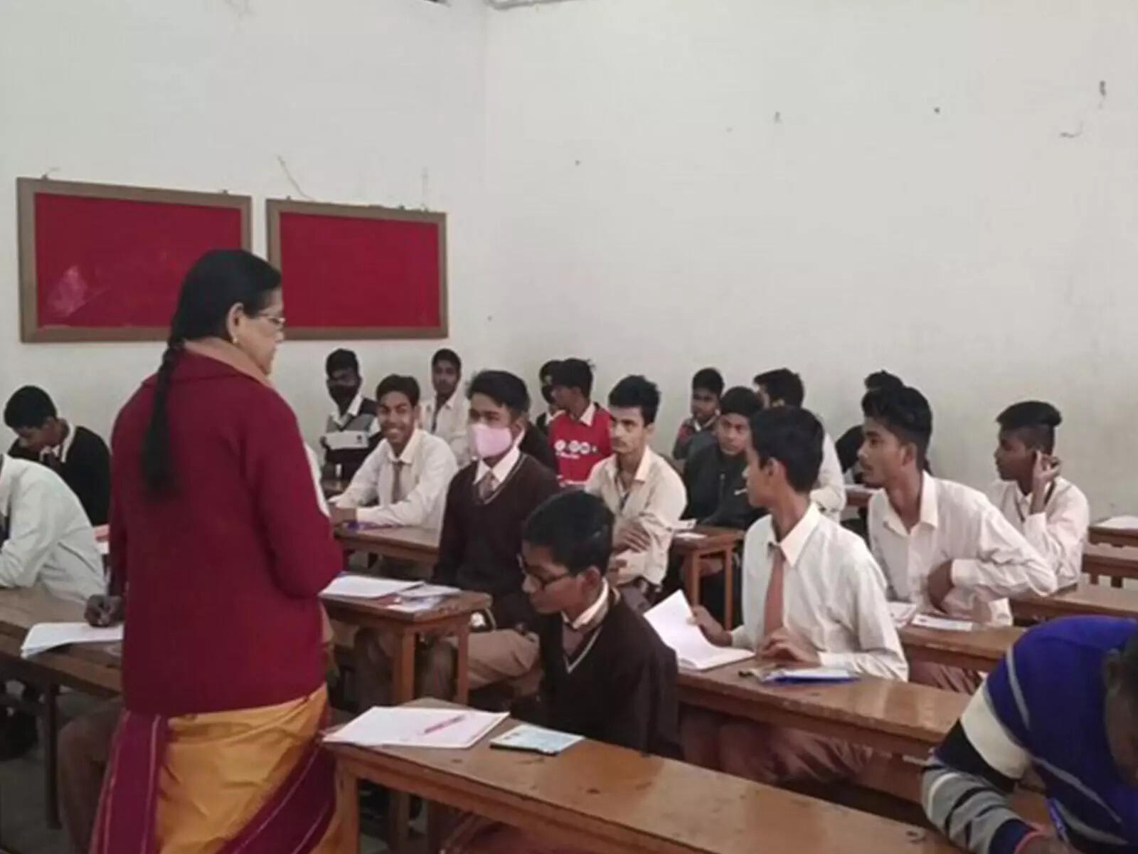 <p>Chairman of the Himachal Pradesh Board of School Education, Rajesh Sharma on Tuesday said that the board will introduce a uniform syllabus across all government schools for Class 10 from the next academic session to reduce student stress and improve learning outcomes. </p>