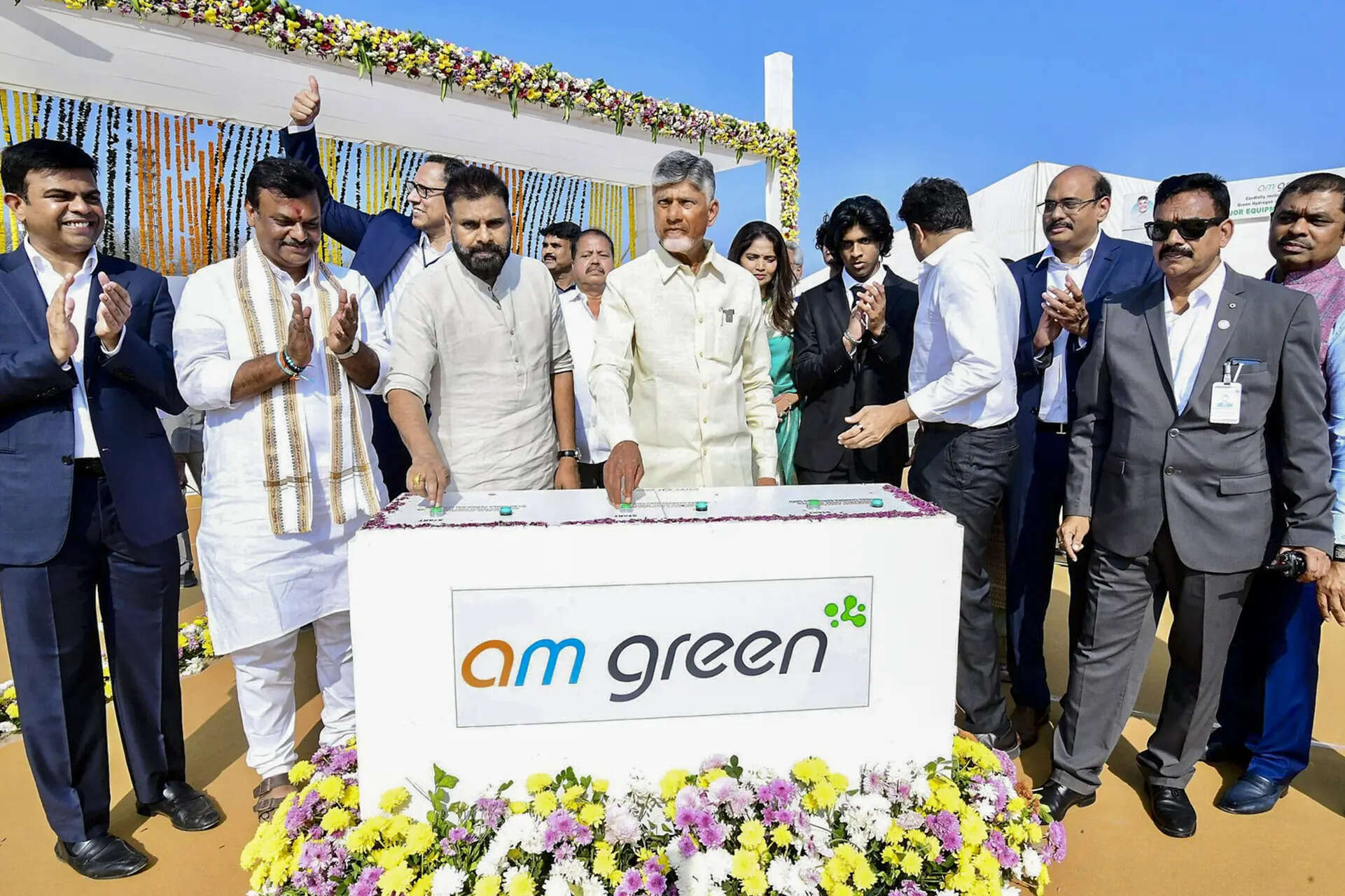 <p>Chief Minister N Chandrababu Naidu laid the foundation for a green hydrogen and green ammonia plant. </p>