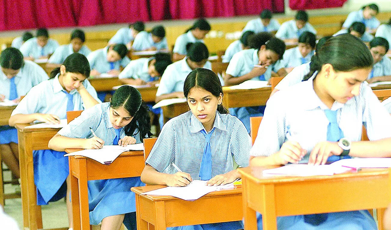 <p>Speaking at a press conference on Monday, president of the association, Atul Srivastava, highlighted the financial distress faced by private unaided schools due to non-payment of dues, leaving many schools in debt or on the verge of closure</p>