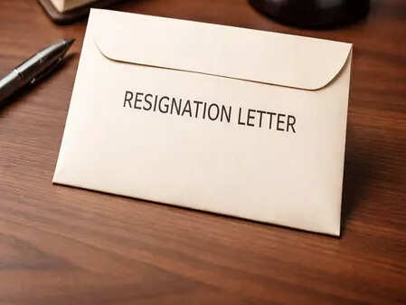 <p>Political leaders reacted to the development, saying that the resignation was a serious indicator of administrative pressure.<br></p>