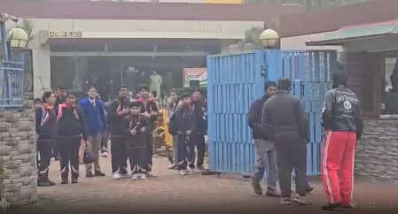 <p>After the school authorities informed the police about bomb threat emails on Wednesday morning, policemen reached school premises and conducted thorough searches of the educational institutions, they said.<br></p>