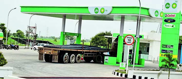 <p>Reliance BP Mobility and Adani Total Gas face regulatory challenges in their plan to co-locate petrol/diesel outlets with CNG stations.</p>