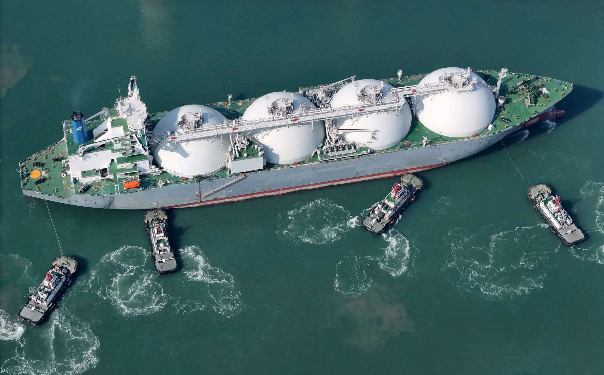 <p>As part of the same development, Petronet is also constructing a third LNG jetty at Dahej that will be capable of handling LNG, propane and ethane on a single jetty. </p>