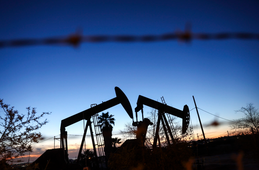 <p>Oil prices dropped significantly as President Trump indicated Iran was engaged in serious talks with Washington, signaling a de-escalation of tensions. </p>
