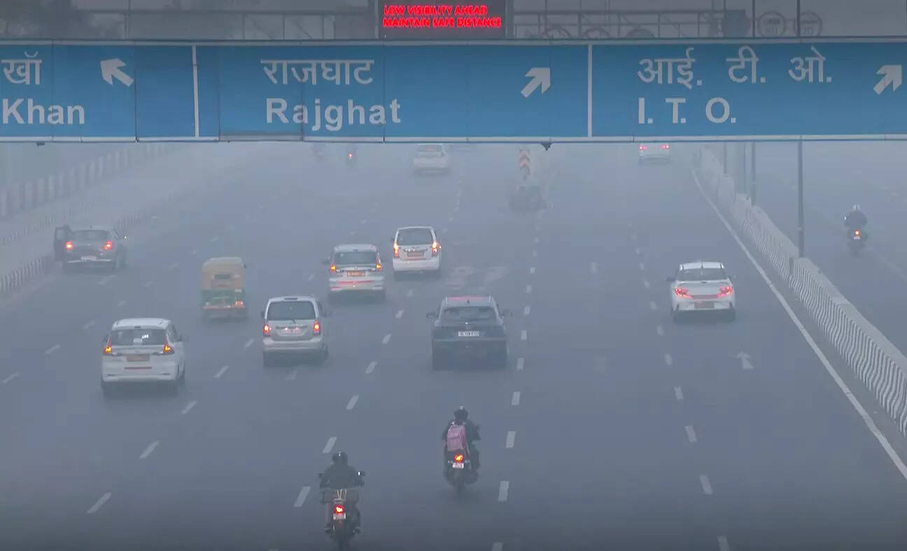 New Delhi, Jan 19 (ANI): Vehicles move through dense smog on NH-24 near Akshardham with the Air Quality Index (AQI) at 455, categorised as Severe by the Central Pollution Control Board (CPCB), in New Delhi on Monday. (ANI Video Grab)