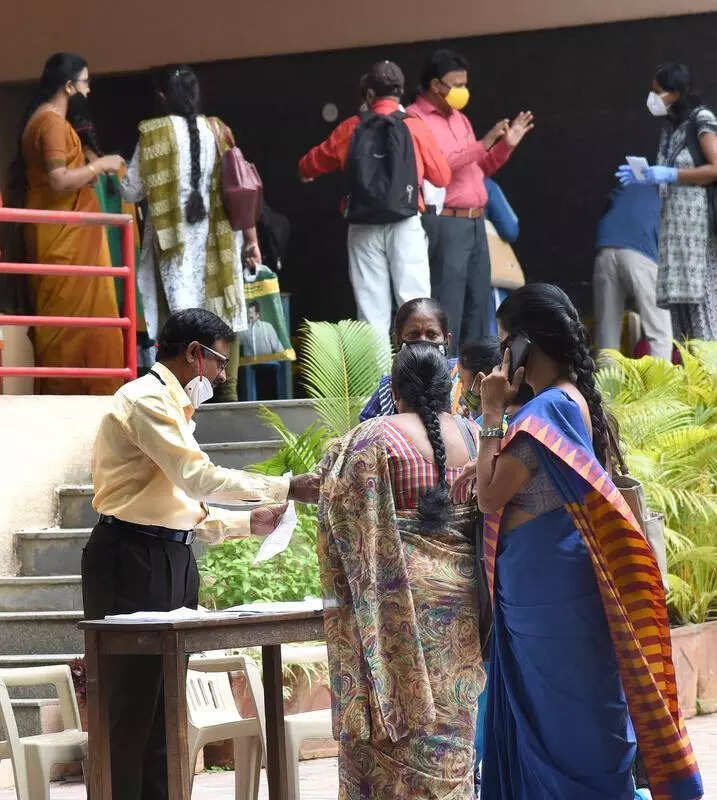 <p>The app employs a facial recognition system through the mobile phone of the teacher or lecturer</p>