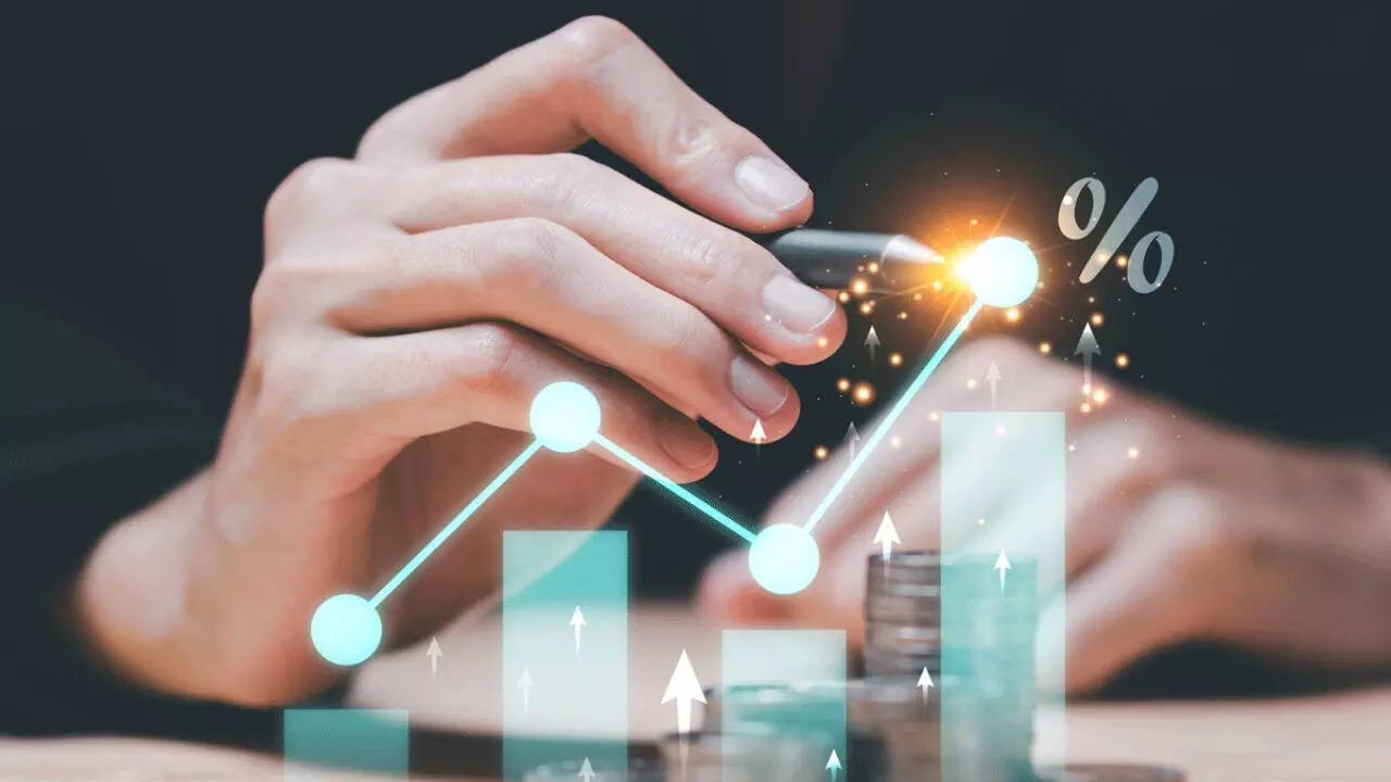 

<p>निजी ऋण अनिवार्य रूप से गैर-बैंक ऋणदाताओं द्वारा बड़े पैमाने पर मध्य-बाज़ार कंपनियों को प्रदान किया जाने वाला ऋण वित्तपोषण है। </p>
<p>“/><figcaption class=