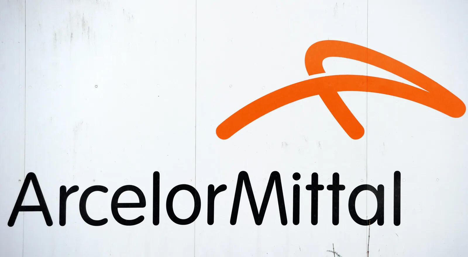 <p>ArcelorMittal's sales saw a slight dip in 2025, but net income significantly increased.</p>
