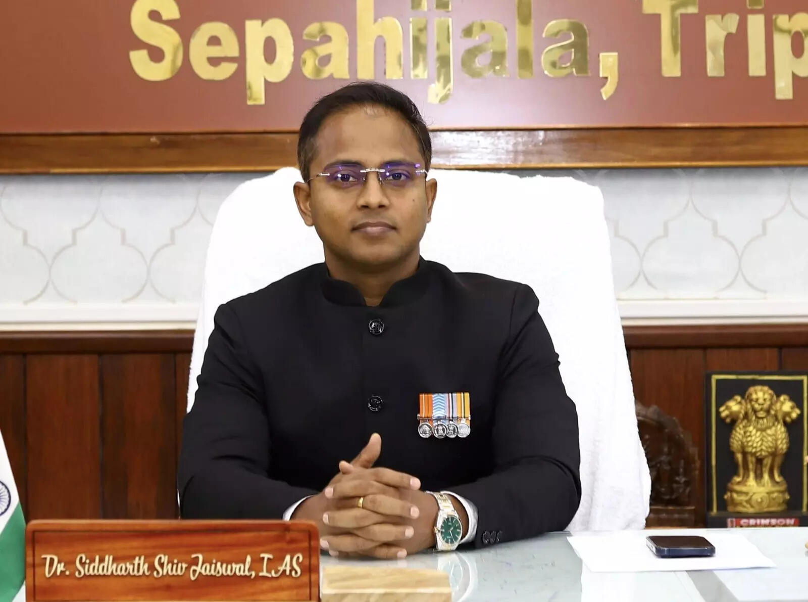 <p>Dr. Siddharth Shiv Jaiswal</p>