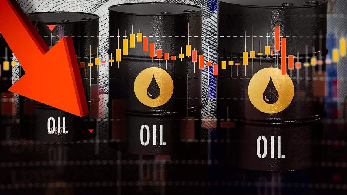 <p>Oil prices climbed on Monday. The US Department of Transportation advised ships to steer clear of Iranian waters. </p>