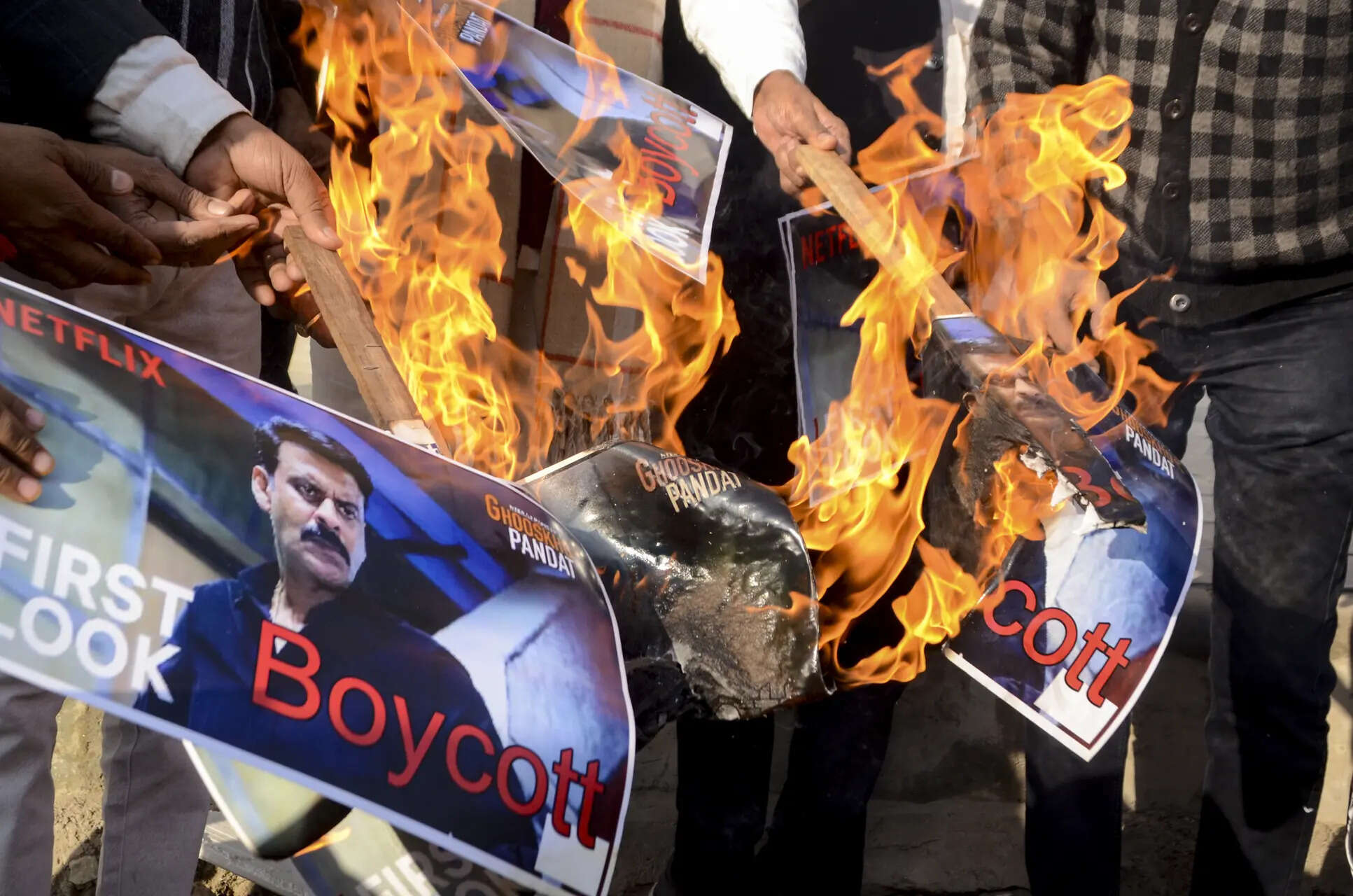 <p>Ghooskhor Pandat row: SC pulls up filmmaker Neeraj Pandey over name of film, issues notices</p>