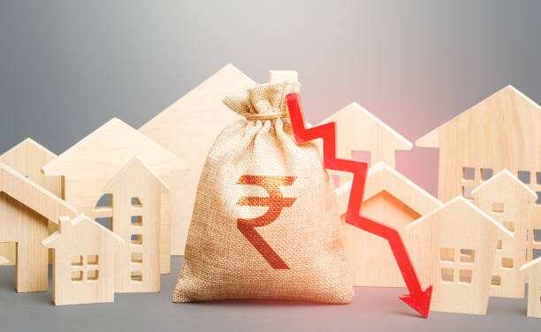 <p>The Indian Rupee weakened by 3 paise against the US Dollar, closing at 90.64. </p>