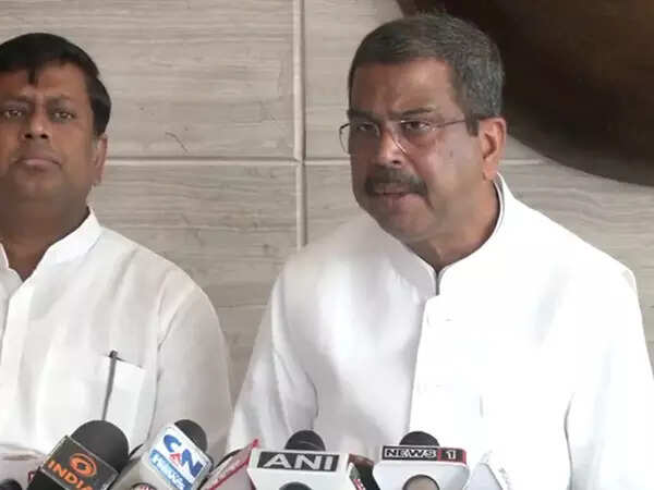 <p>Ghosh said para teachers currently receive Rs 10,000 per month at the primary level and Rs 13,000 at the upper primary level under a 60:40 funding pattern between the Centre and the state</p>