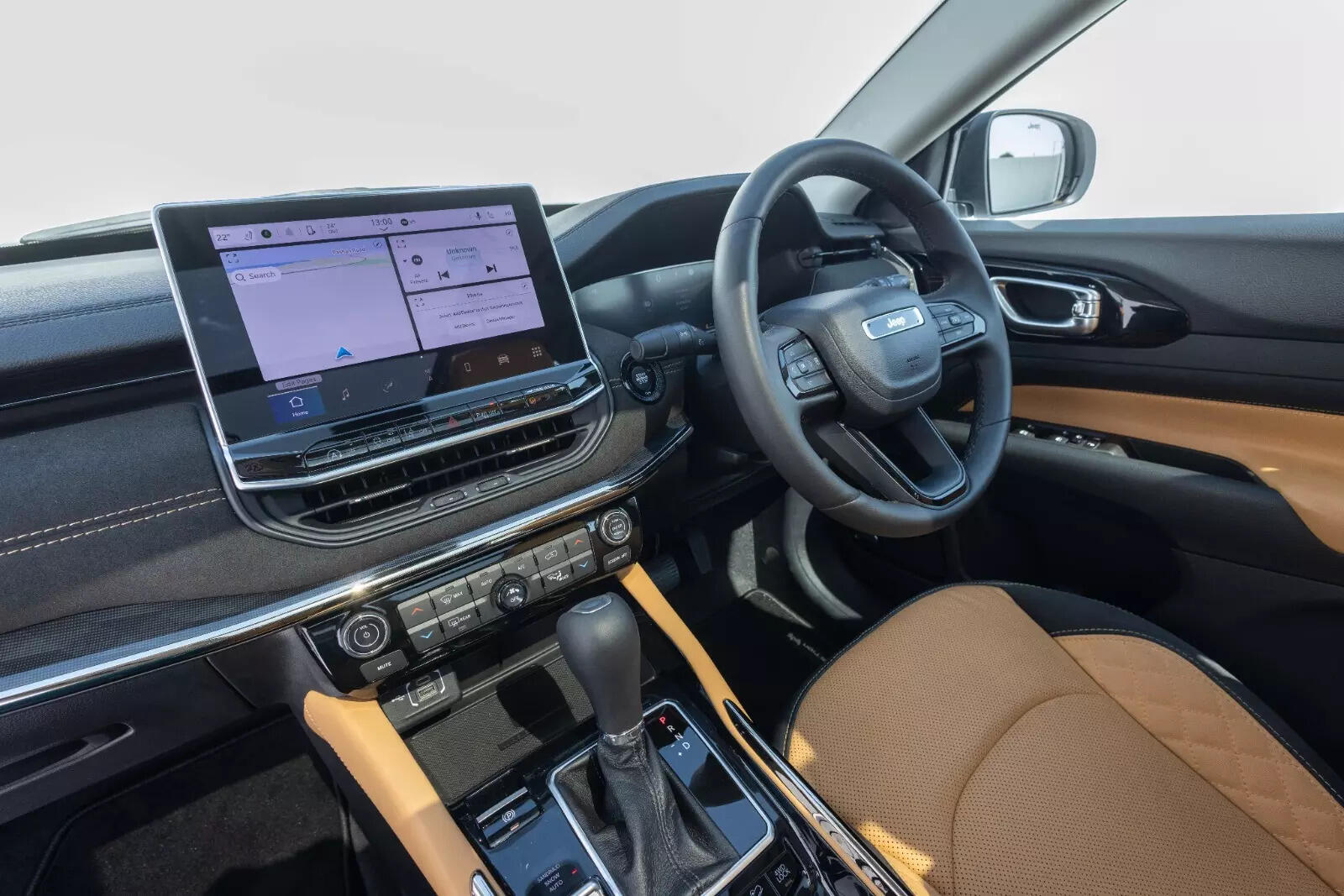 

<p>Jeep Meridian Track Edition Interior</p>
<p>“/><figcaption class=