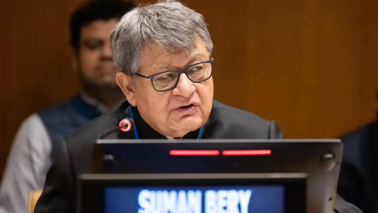 

<p> नीति आयोग के उपाध्यक्ष सुमन बेरी ने एक दृष्टिकोण की रूपरेखा प्रस्तुत की जो आर्थिक विकास, कार्यबल में महिलाओं की भागीदारी और भारत की ऊर्जा आत्मनिर्भरता की खोज को जोड़ती है।</p>
<p>“/><figcaption class=