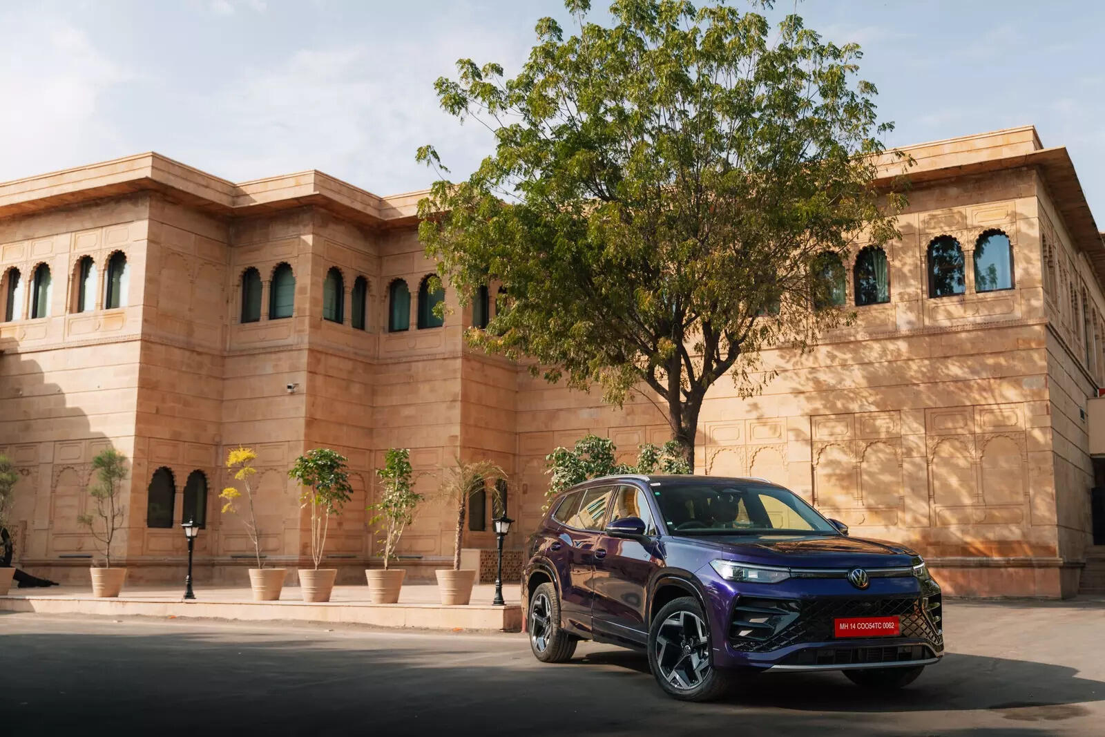 

<p>Volkswagen Tayron R-Line </p>
<p>“/><figcaption class=