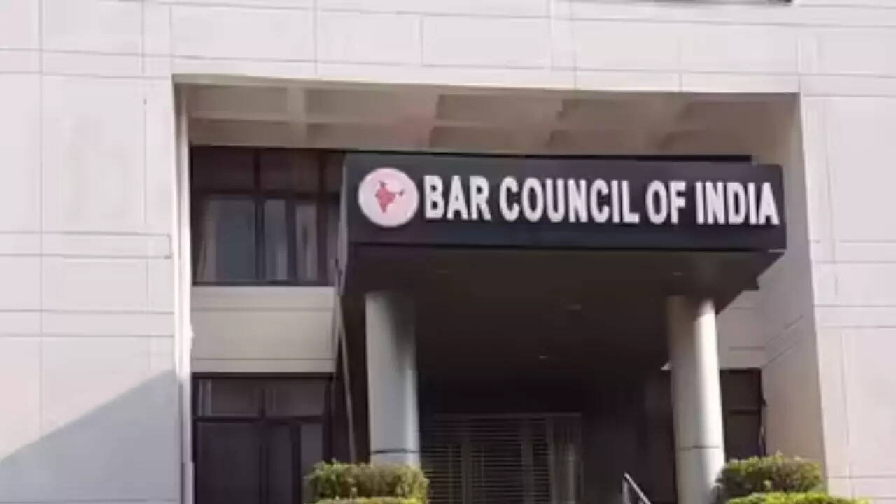 <p>SC asks BCI to reconsider rule banning bar association leaders from contesting bar council polls</p>