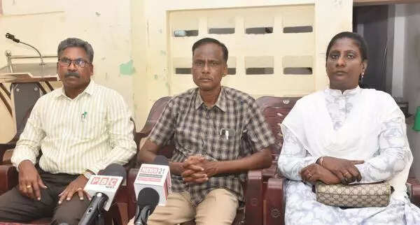 <p>He said that only in Coimbatore and Thanjavur, teachers have been granted CAS salaries, but without arrears</p>