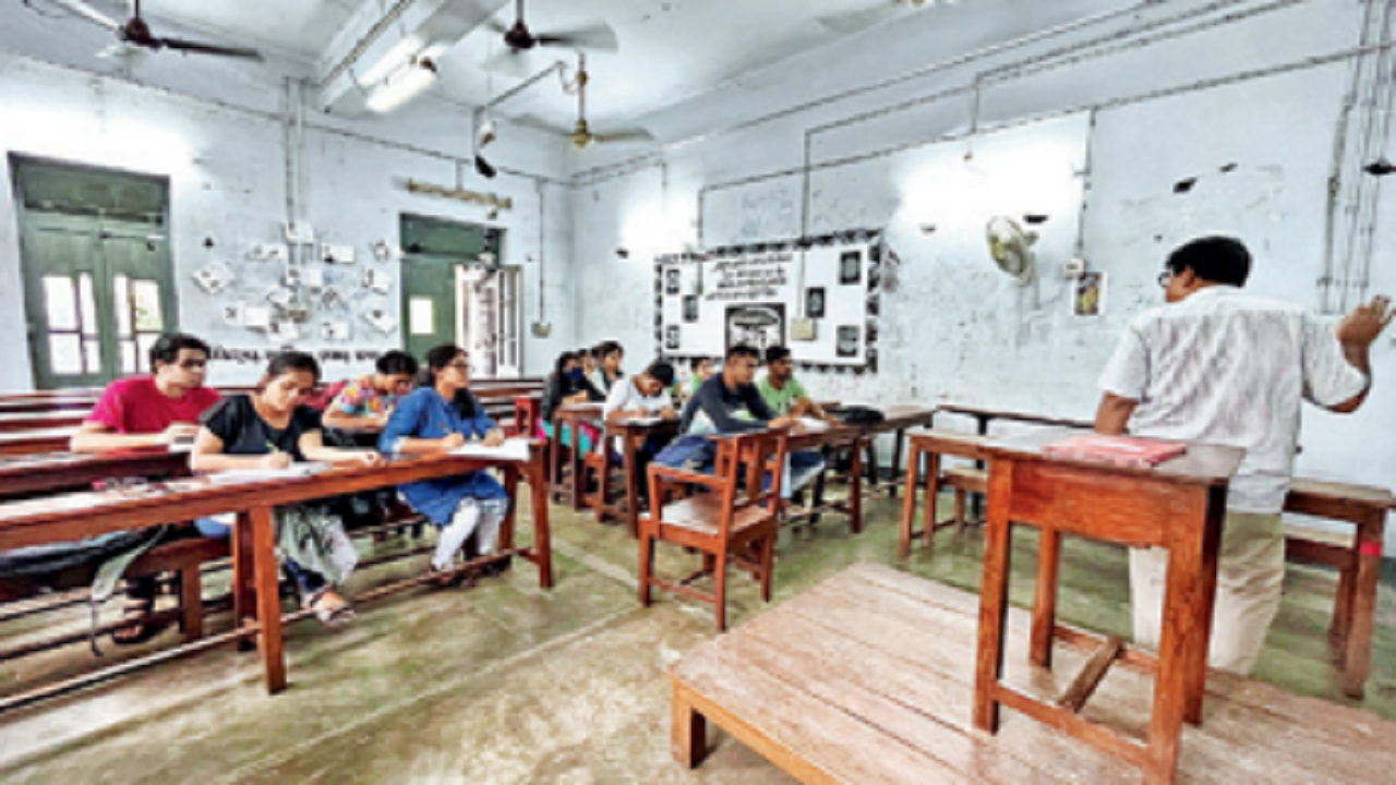 <p>Professors intervened and rescued the student, taking him to the administrative building, Aurobindo Bhavan, which houses the vice-chancellor's, pro-VC's and registrar's offices.<br></p>