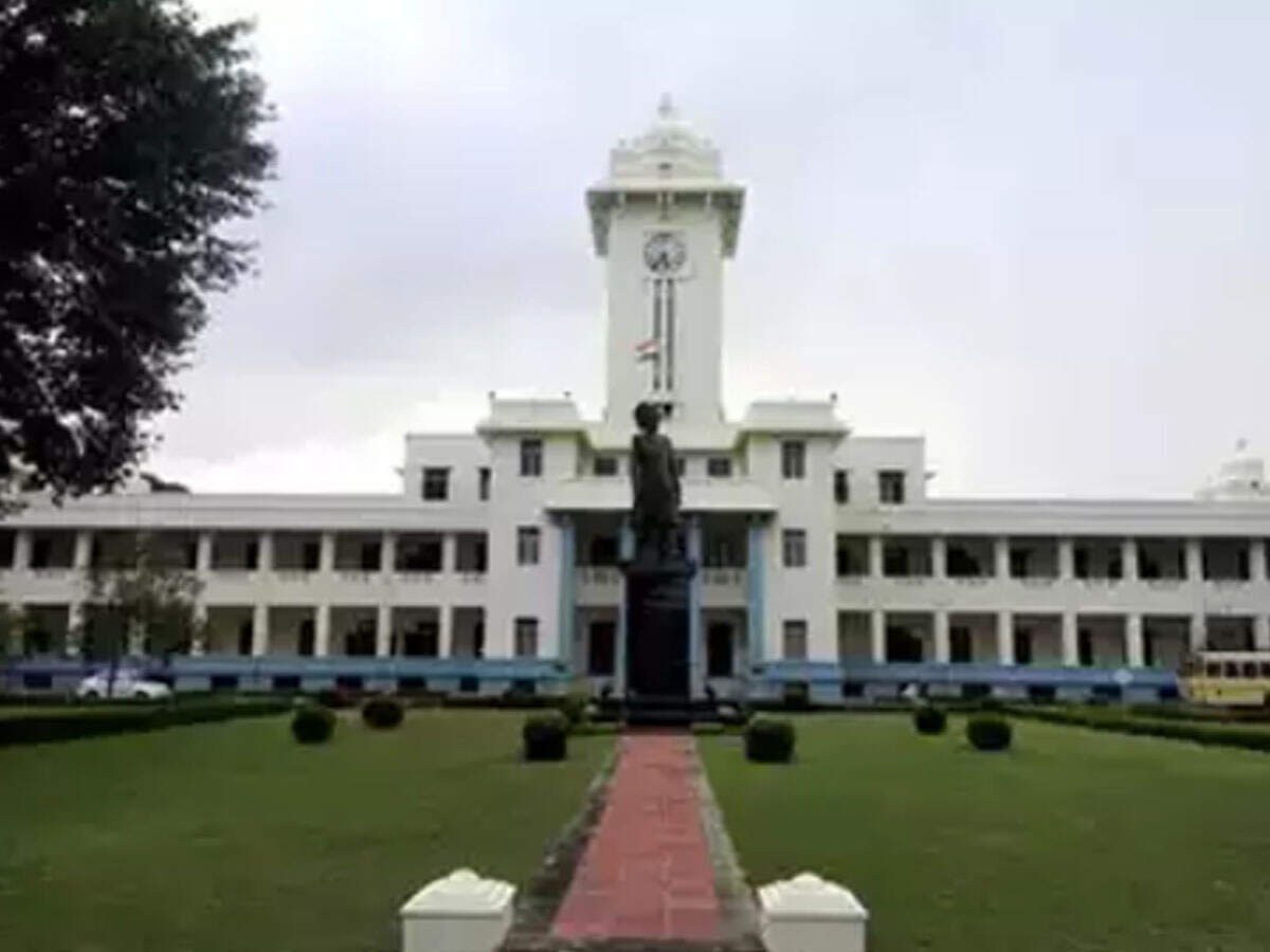 <p>The council also decided to appoint renowned writers, scientists, engineers and management experts as Professors of Practice in the university's academic departments.<br></p>