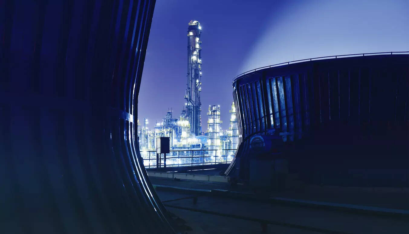 <p>National Asset Reconstruction Company of India (NARCL) plans to bid approximately ₹900 crore for Videocon Oil Ventures' (VOVL) stressed debt, which has admitted claims of ₹30,640 crore. </p>