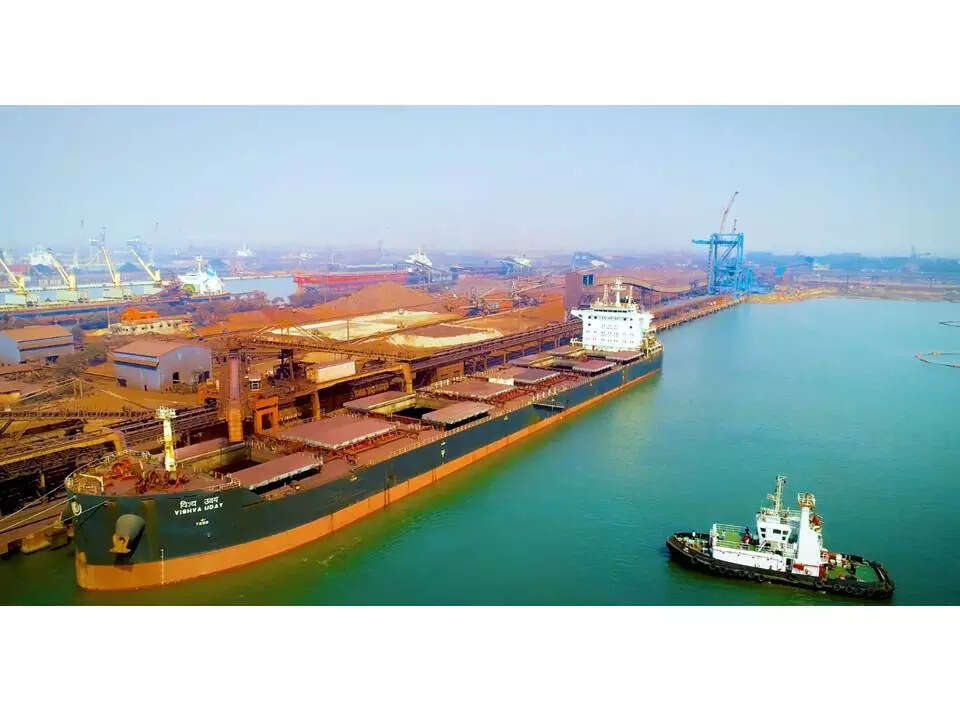 <p>Odisha's Chief Minister announced the Centre's approval for a ₹797-crore green hydrogen jetty at Paradip Port.</p>