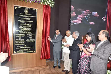 <p>CJI Surya Kant lays foundation for Gujarat HC Arbitration Centre building</p>