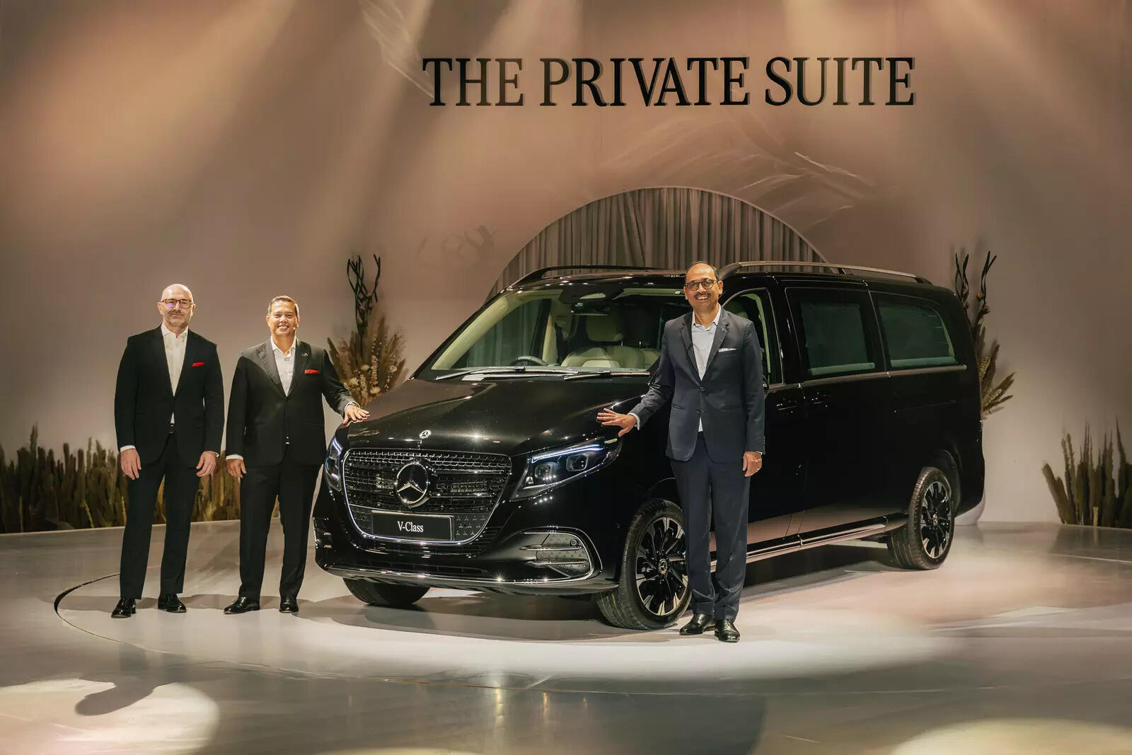 

<p>Santosh Iyer, CEO & MD Mercedes-Benz India with Brendon Sissing, VP Sales & Marketing and Emrah Ozer, CFO Mercedes-Benz unveils the all-new V-Class Extra LWB.</p>
<p>“/><figcaption class=