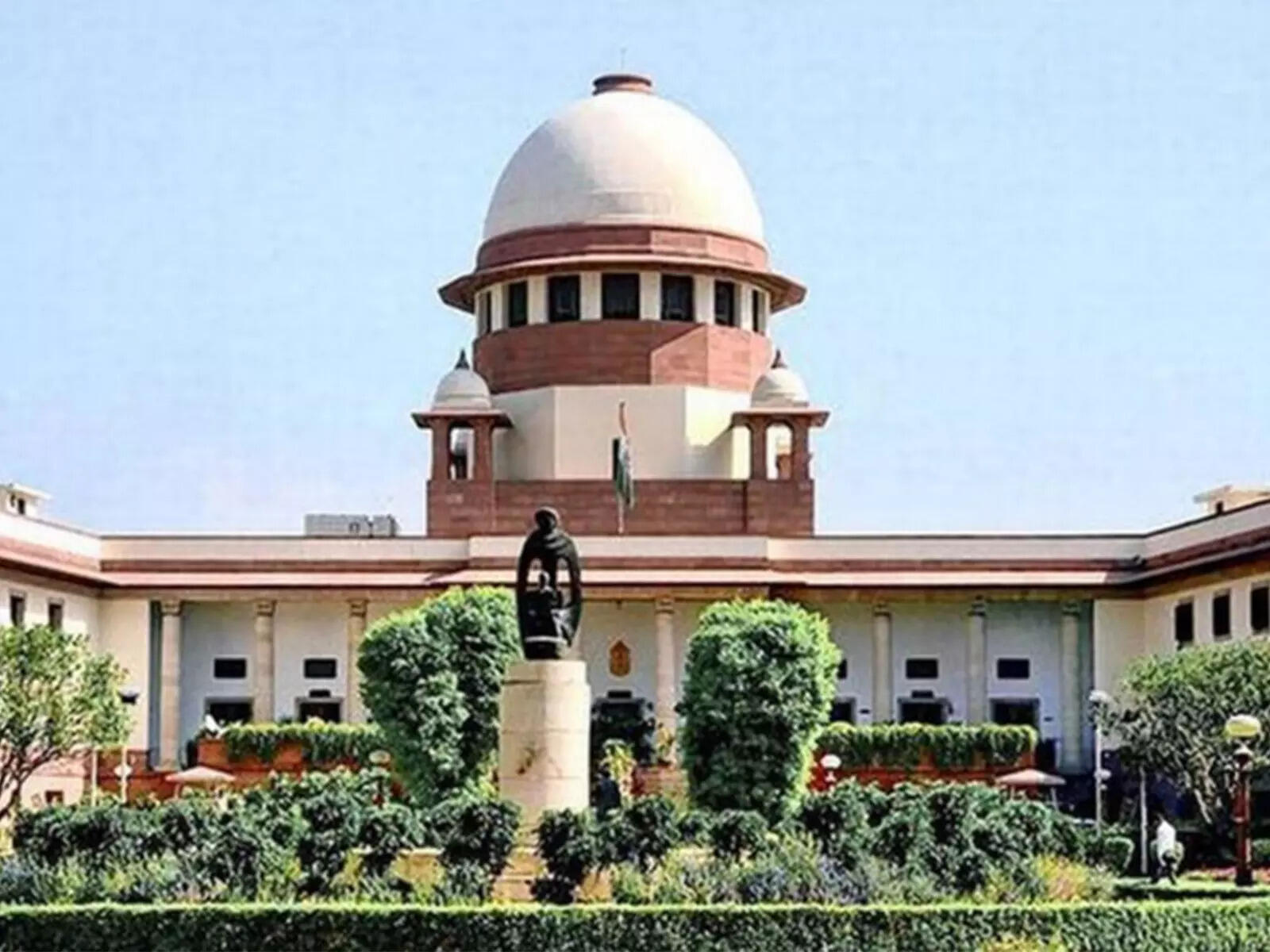 <p>SC orders CBI inquiry into DLF's housing project in Gurugram</p>