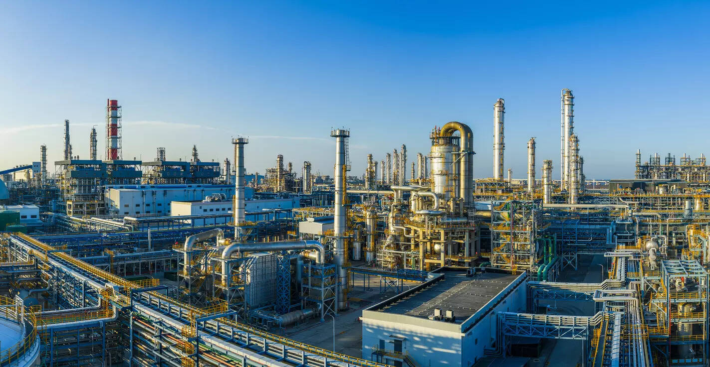 <p>Mangalore Refinery and Petrochemicals has halted operations at its crude and secondary units. This shutdown is due to an oil shortage impacting the refinery. </p>