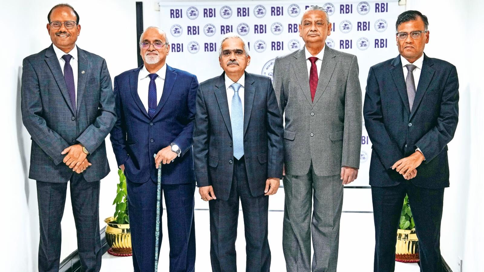 <p>An RBI panel member highlighted the need for coordinated fiscal and monetary policies to achieve an 8% GDP growth trajectory, supported by manufacturing and services.</p>