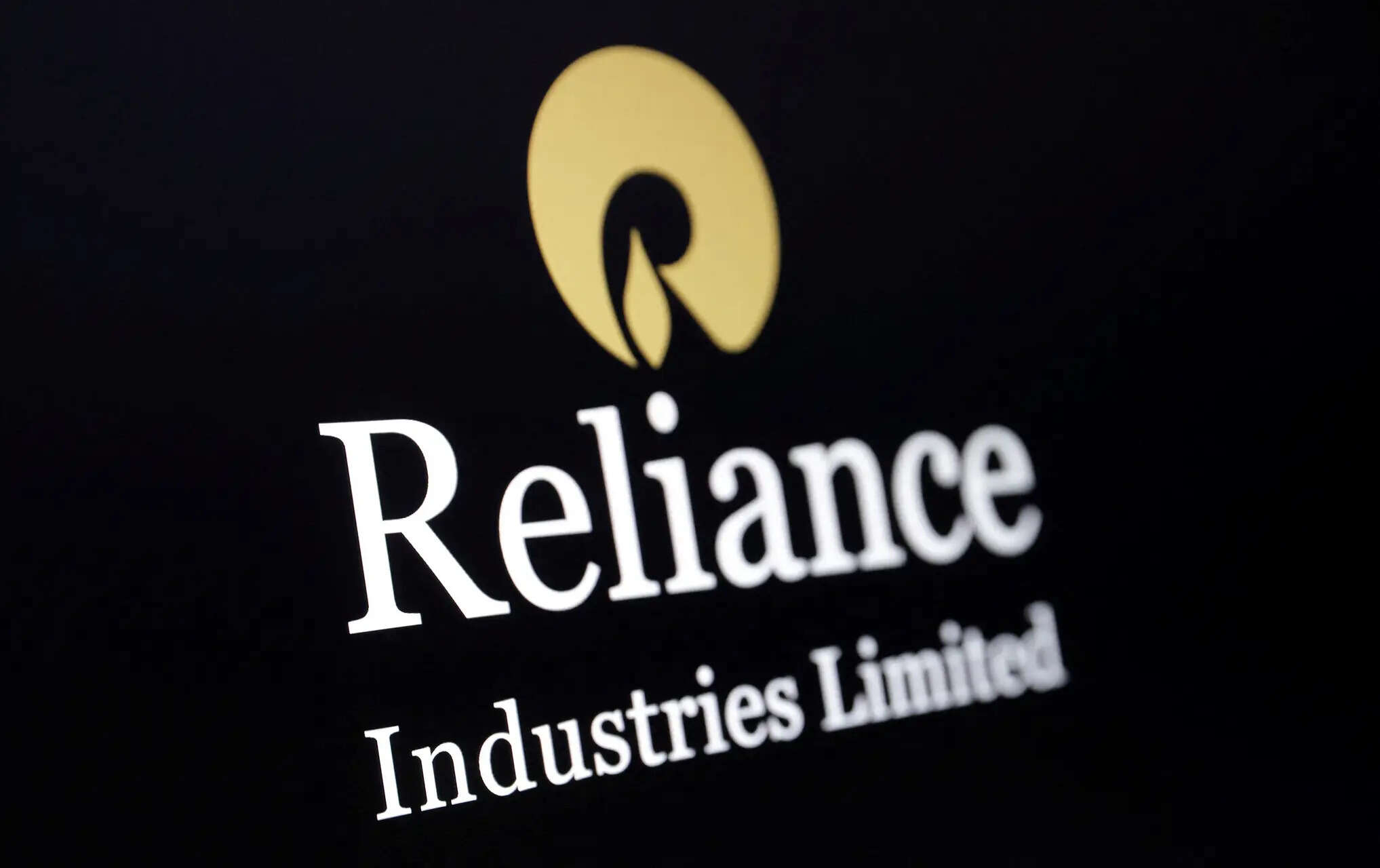 <p>Reliance Industries is looking to purchase Russian crude after the United States granted India a temporary license allowing such imports, according to a person familiar with the matter. </p>