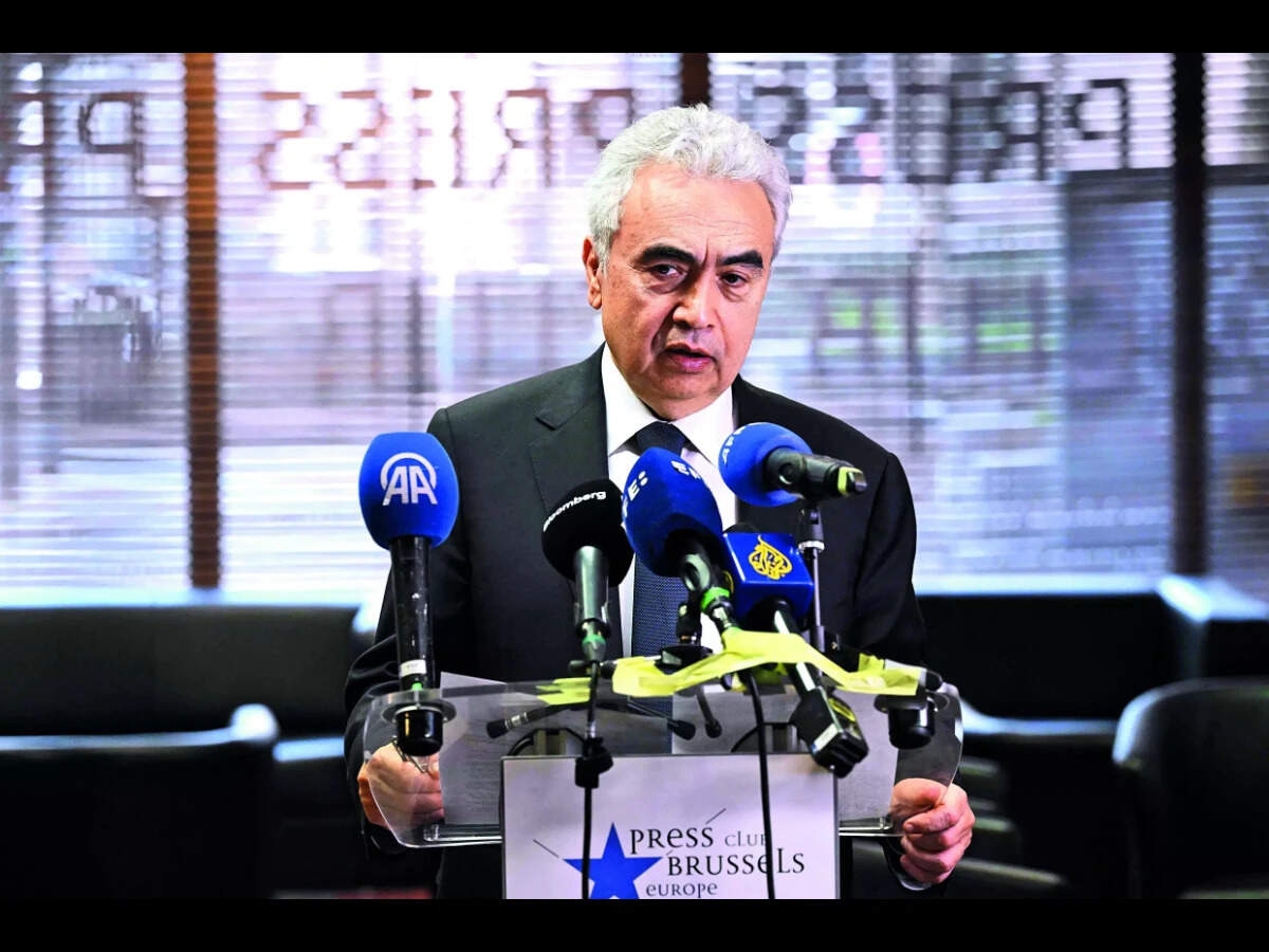 <p>International Energy Agency chief Fatih Birol assured there is ample oil globally.</p>