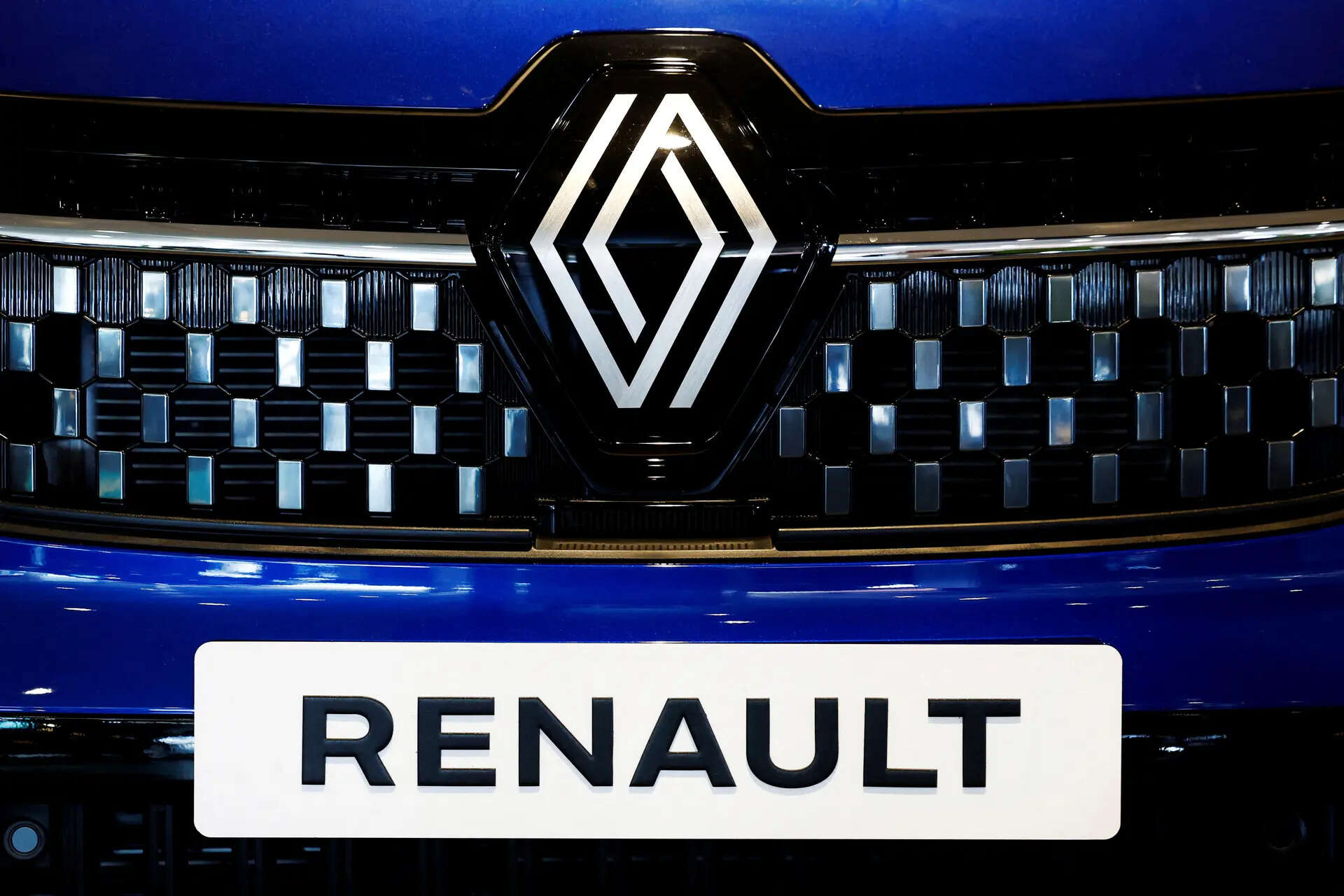 

<p>Renault is also developing a new EV platform for 2028 with a range-extender option.</p>
<p>“/><figcaption class=