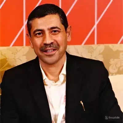 

<p>होंडा कार्स इंडिया में शामिल होने से पहले, खान ने 1999 और 2001 के बीच डीसीएम ग्रुप द्वारा वित्त पोषित और प्रबंधित एक परामर्श फर्म ग्लोबल आईटी ऑप्शंस लिमिटेड में वरिष्ठ बिजनेस सलाहकार के रूप में कार्य किया।</p>
<p>“/><figcaption class=