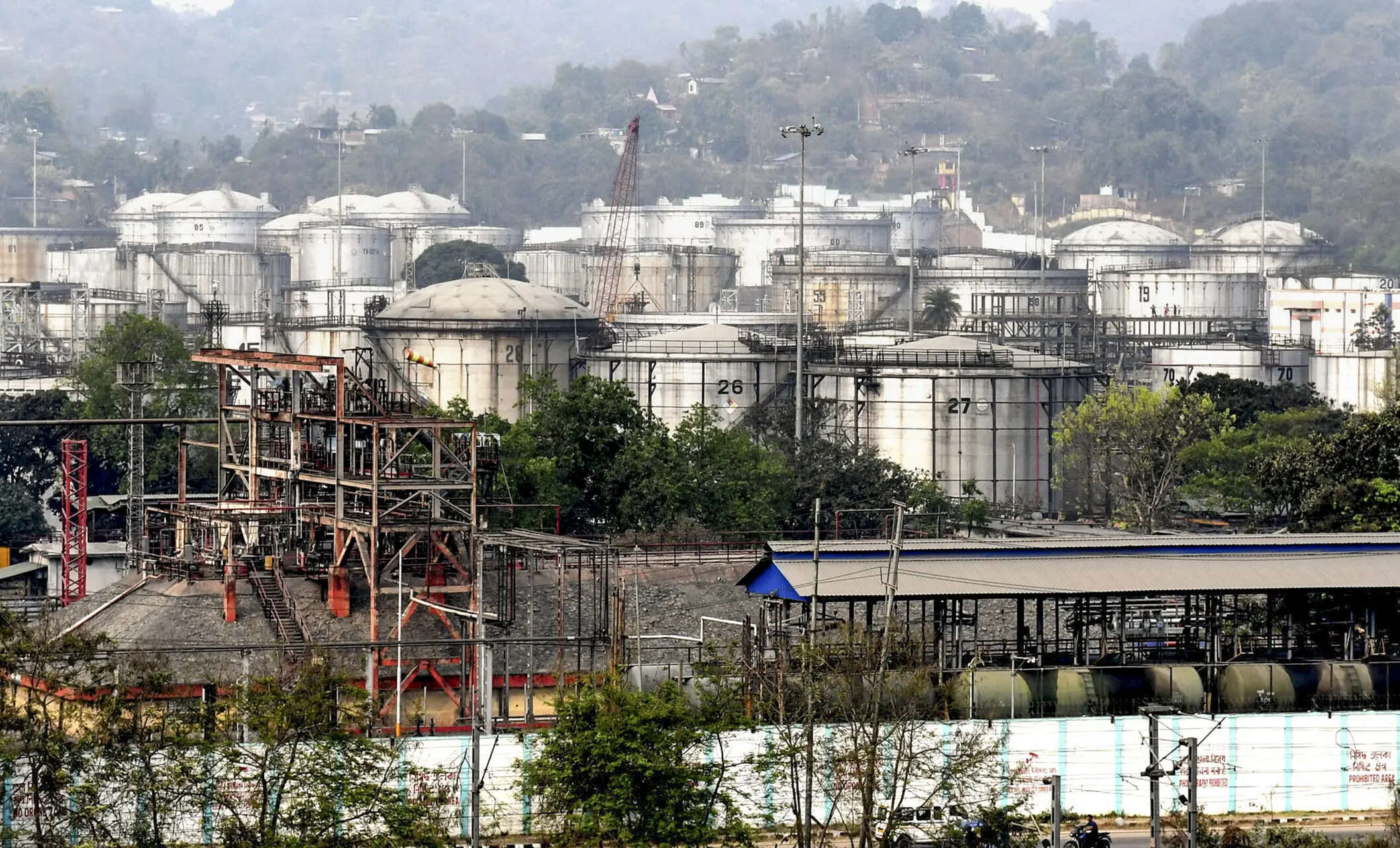 <p>Himachal Pradesh faces an LPG cylinder shortage for commercial users due to West Asia crisis. Indian Oil Corporation assures domestic supply is stable. <span class="redactor-invisible-space"></span></p>