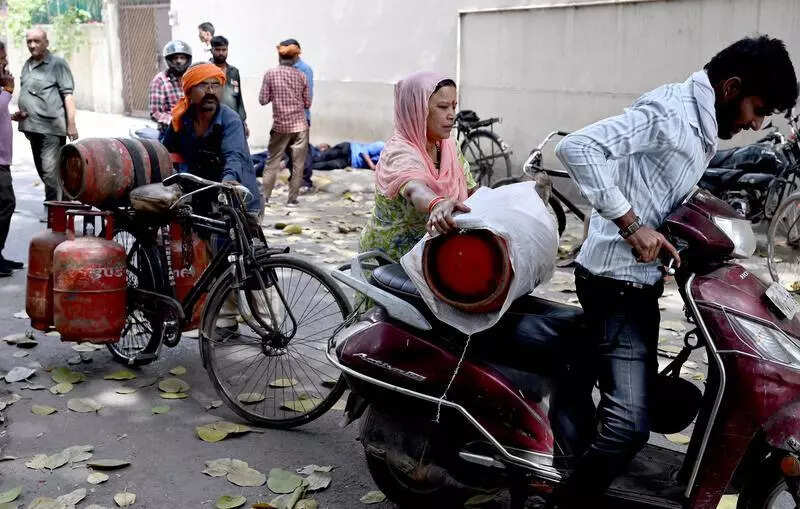 <p>Vendors said they are focusing on simpler items and beverages to stretch available LPG supplies</p>