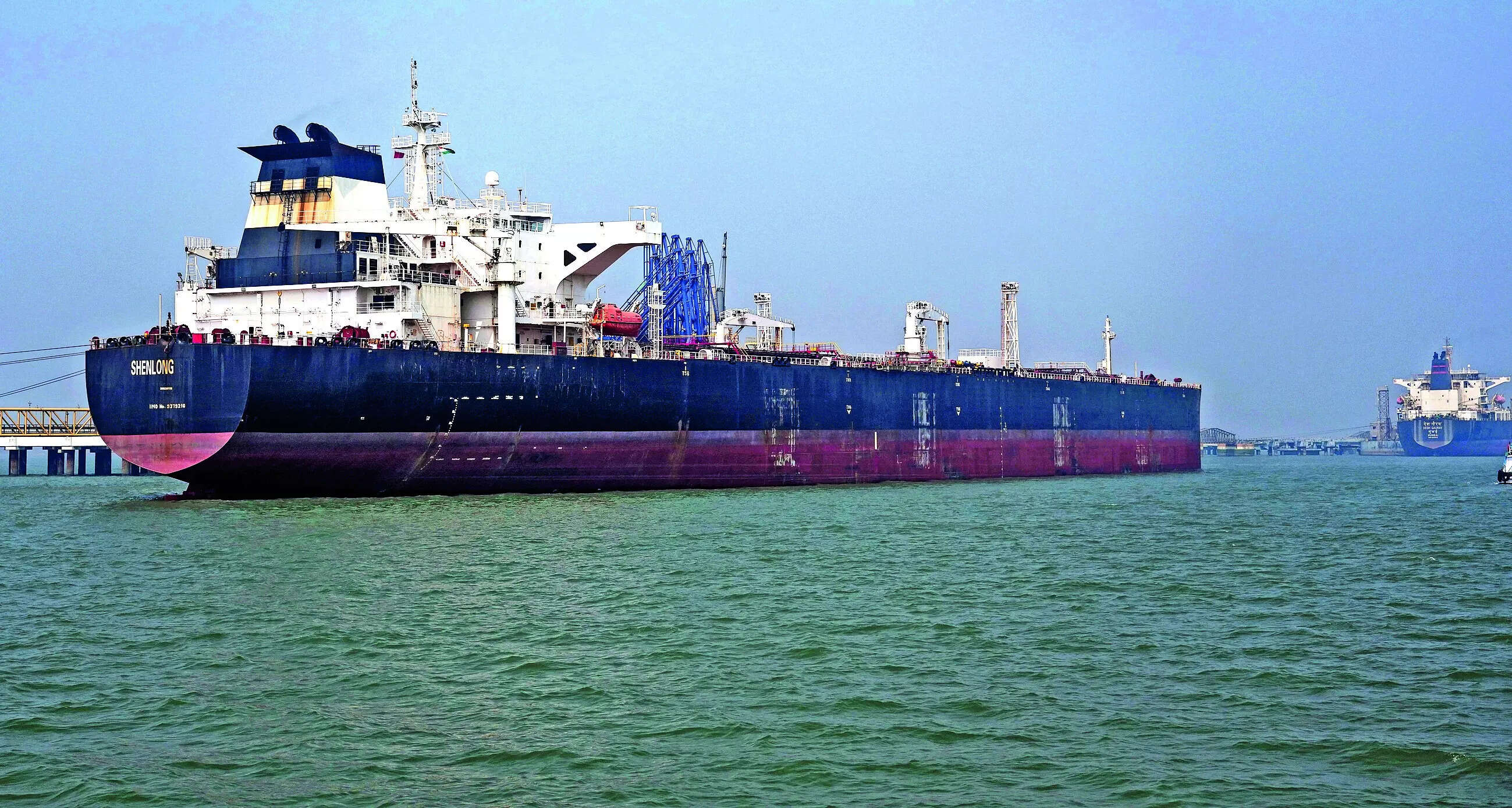 <p>US allows more nations to purchase sanctioned Russian crude oil.</p>