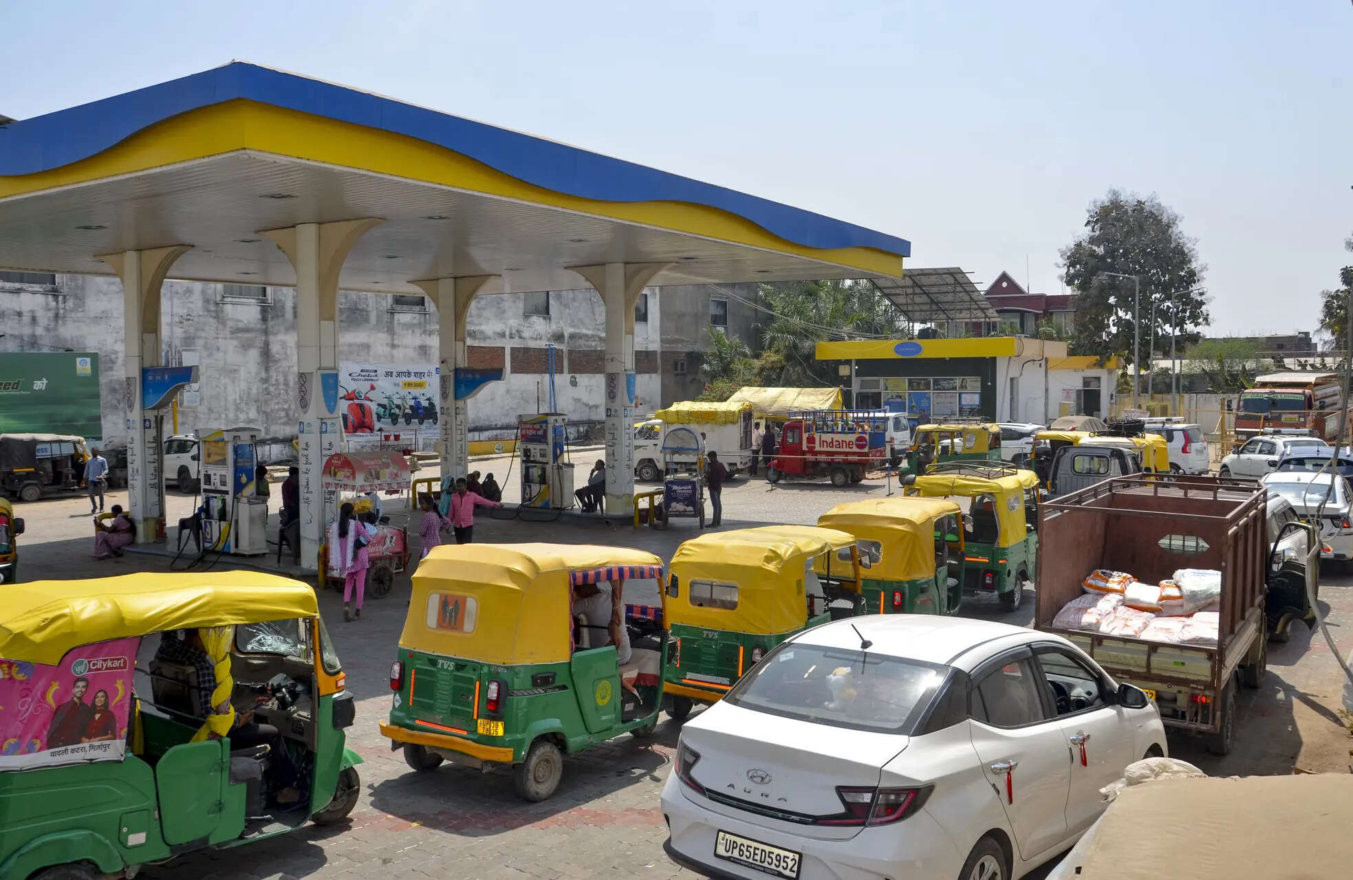 <p>Union Minister Gajendra Singh Shekhawat assured India faces no petroleum crisis despite West Asia conflicts impacting global energy. <br></p>
