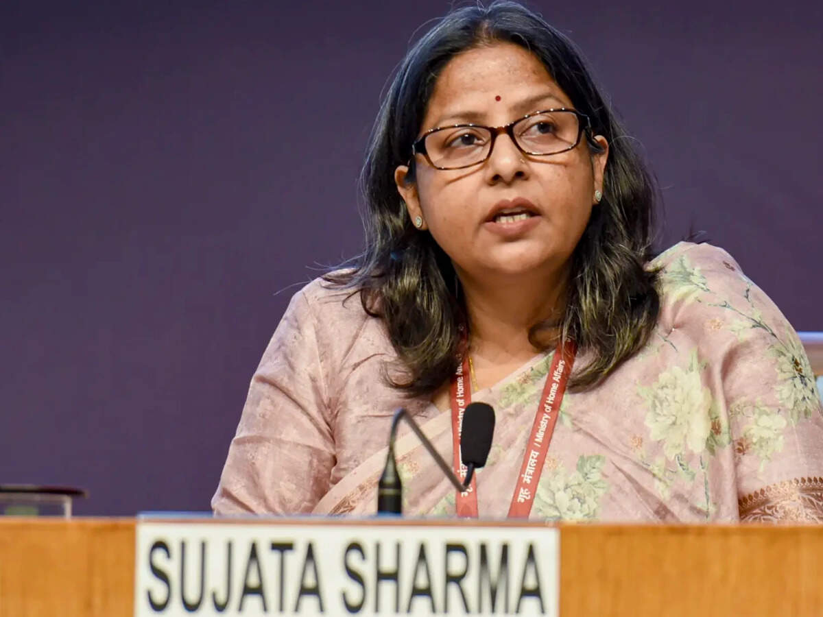 <p>The ministry urged consumers not to take or store fuel in loose or inappropriate containers, warning that such practices pose serious safety risks.<br></p>