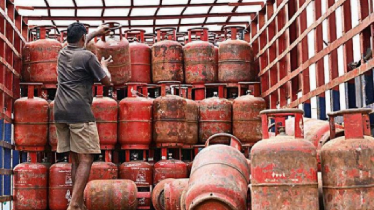 <p>The government has ordered consumers with piped cooking gas connections to surrender their domestic LPG connections. This move aims to address the current pressure on LPG supply. </p>