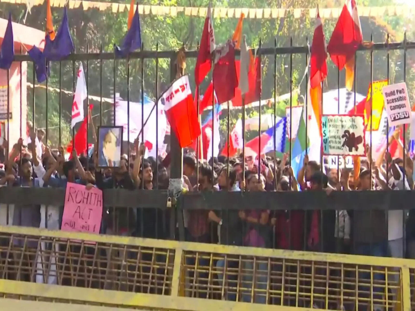 <p>The JNUSU and the JNU Teachers' Association (JNUTA) will present their "chargesheet" against the VC on Monday and Wednesday, respectively</p>